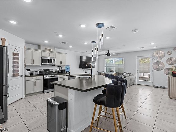 4th image of 4915 Chidlaw Ave #3