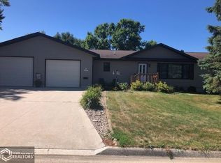 621 5th St SW, Britt, IA 50423