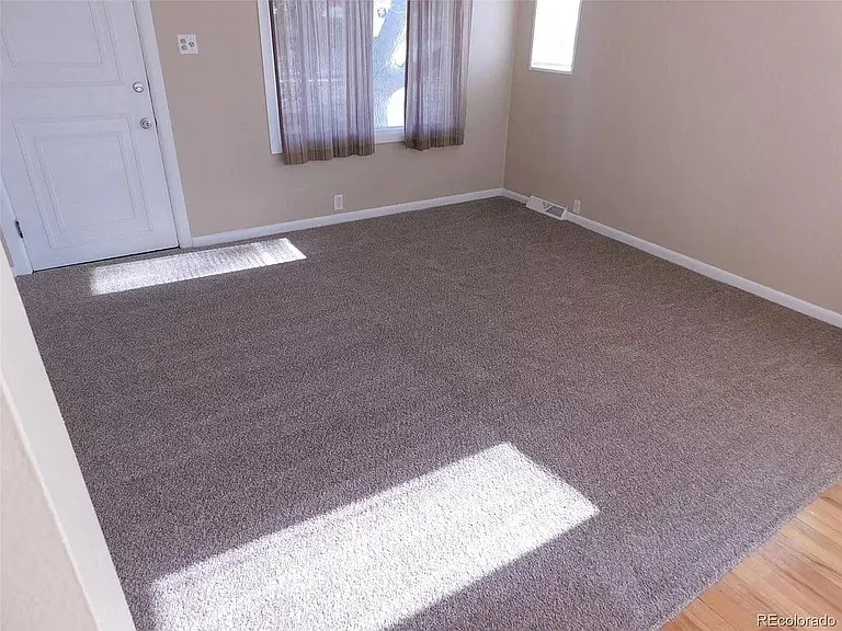 4701 S Logan St — Photo 8