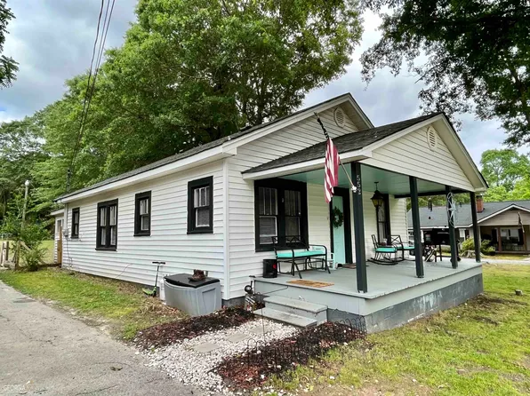 552 Hoyt St, Cornelia, GA 30531