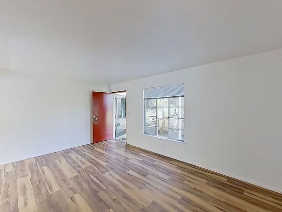 3rd image of 1711 De La Vina St Unit A