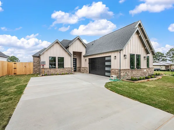 806 N Ave E, Springtown, TX 76082