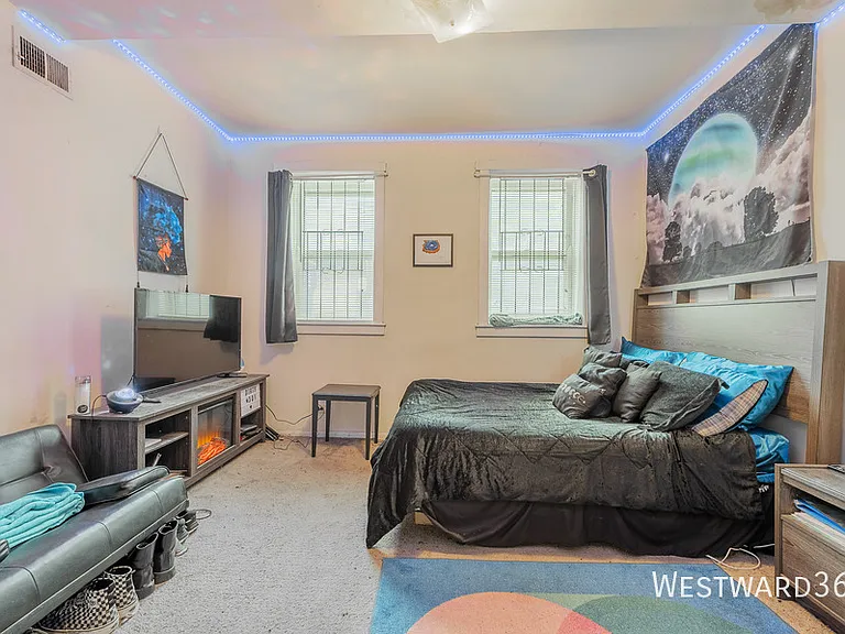 531 W Roscoe St #2R — Photo 16