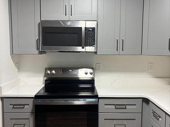 3rd image of 5629 Crestwood Ct
