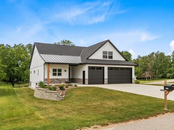 W881 Summit Ct, Green Lake, WI 54941