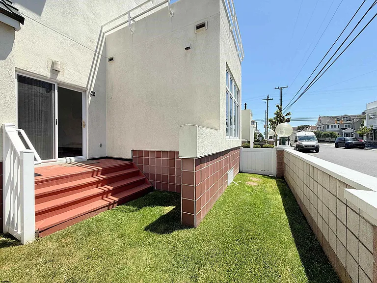 7701 Atlantic Ave #65 — Photo 20