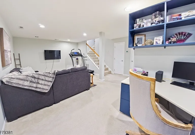 78 Kent Dr — Photo 16