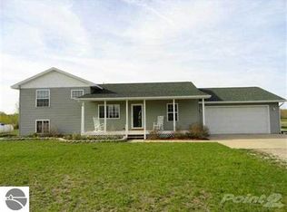 9561 Middle Dr, Farwell, MI 48622