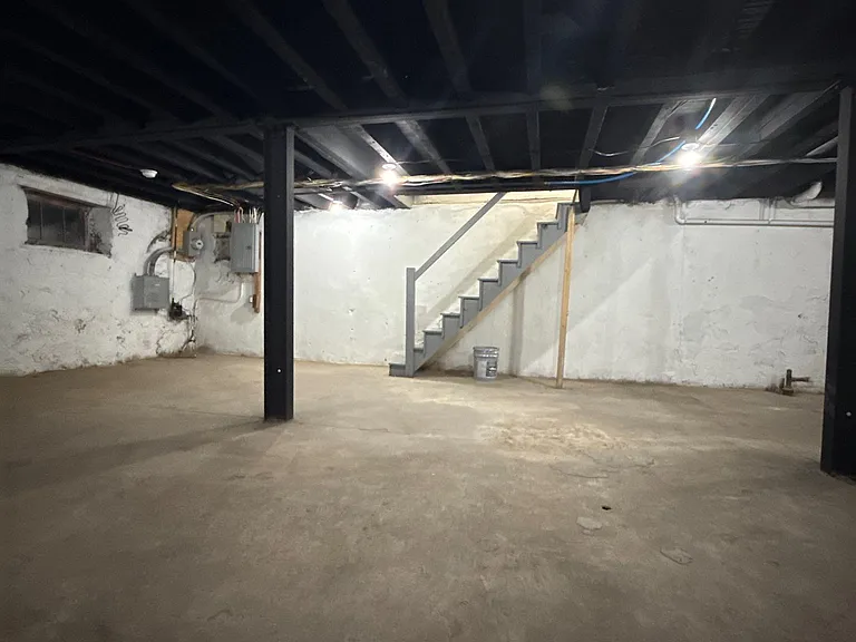 1322 S 57th St — Photo 35