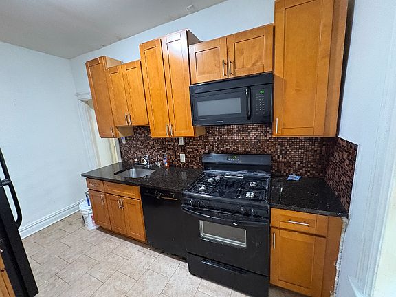 5th image of 5 Laidlaw Ave APT 304