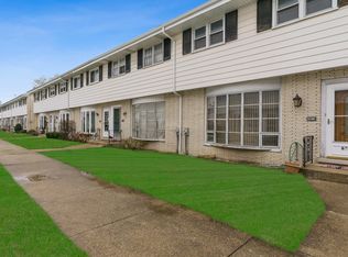 6555 W Addison St APT D, Chicago, IL 60634