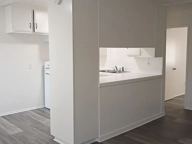 508 S Victoria Ave — Photo 12