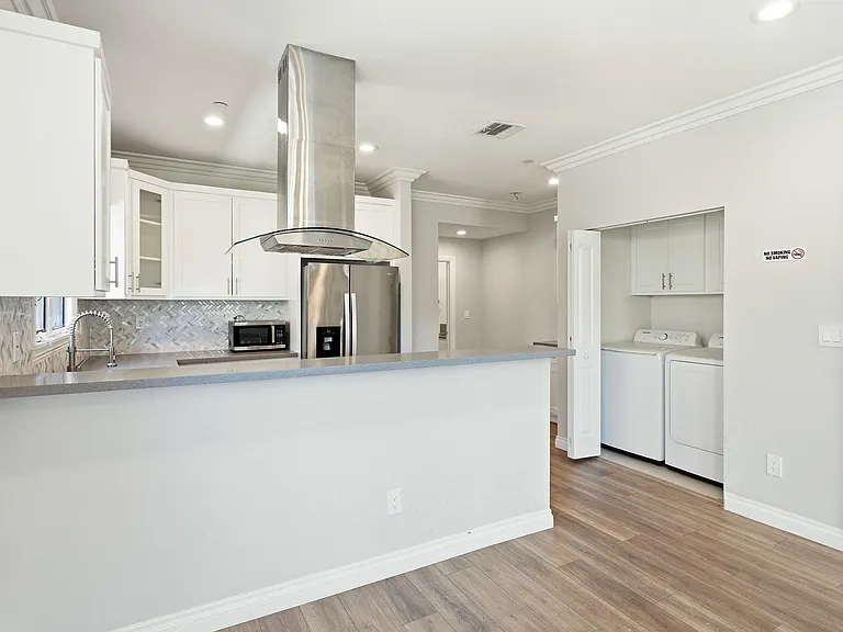 1822 S Harvard Blvd — Photo 26