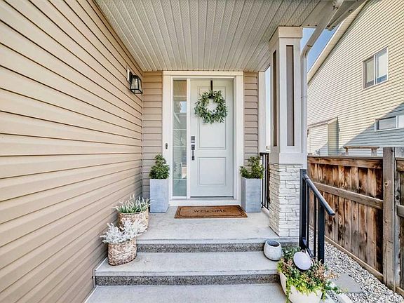 3rd image of 180 N Auburn Meadows Cres SE