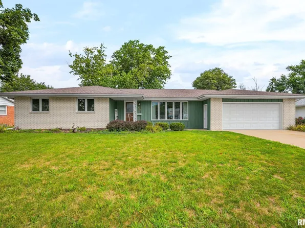 439 E Greenwood St, Morton, IL 61550