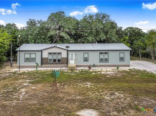 838 E Oak St, Goliad, TX 77963