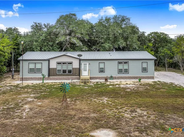 838 E Oak St, Goliad, TX 77963
