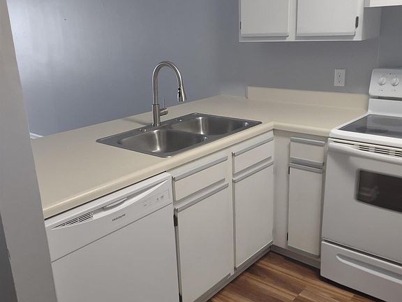 3rd image of 318 Eagle Ct #318