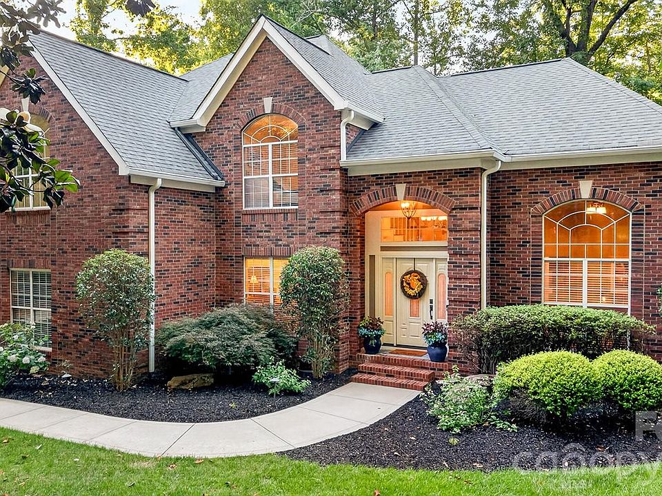 1st image of 134 Waterford Dr