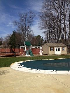 Back yard: Shed & Play Set
