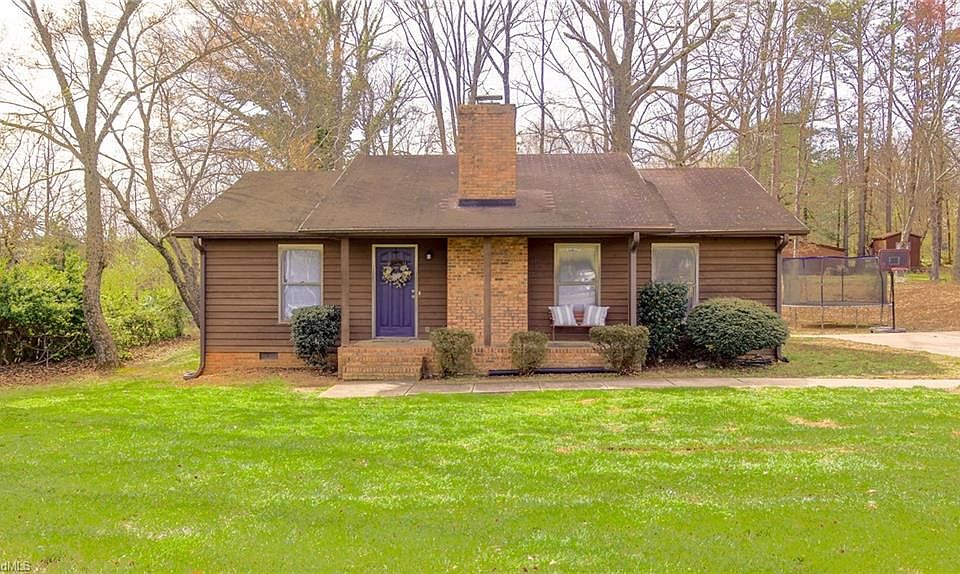 1st image of 303 Island Dr
