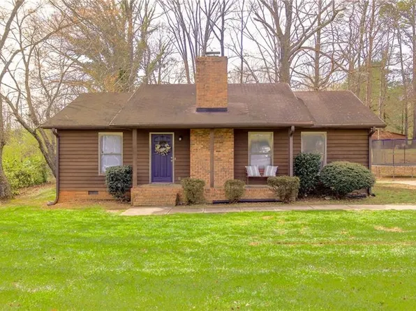 303 Island Dr, Madison, NC 27025