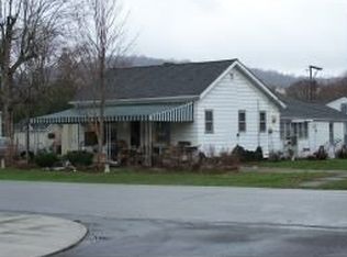 530 E 7th St, Brookville, IN 47012