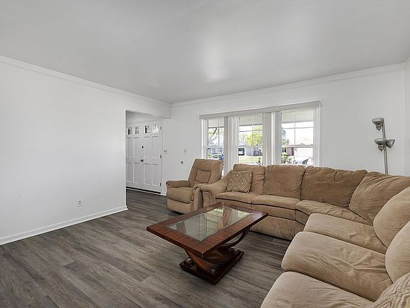 4th image of 4126 Fox Hill Dr