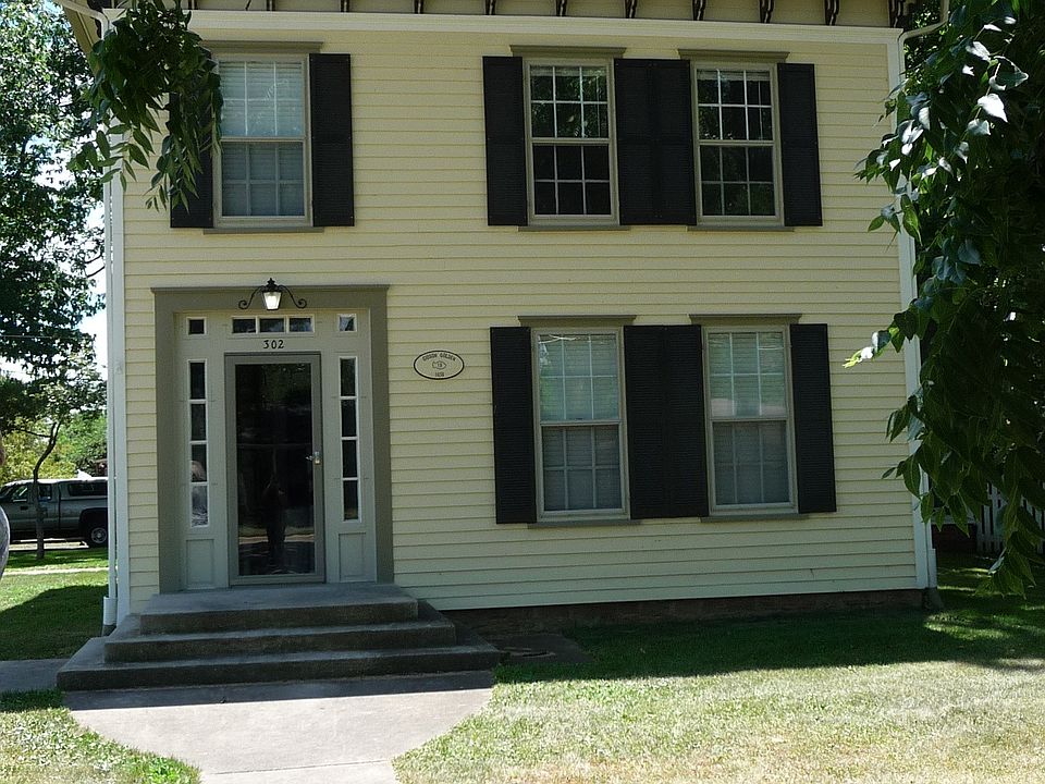 1st image of 302 W Union St #House