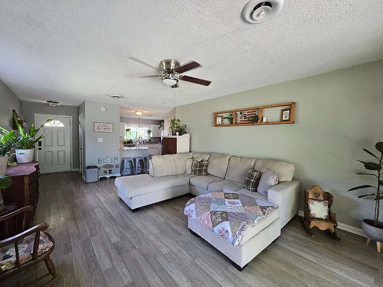 504 Dennis Rd — Photo 6