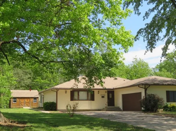 1312 E Carpenter St, Iola, KS 66749