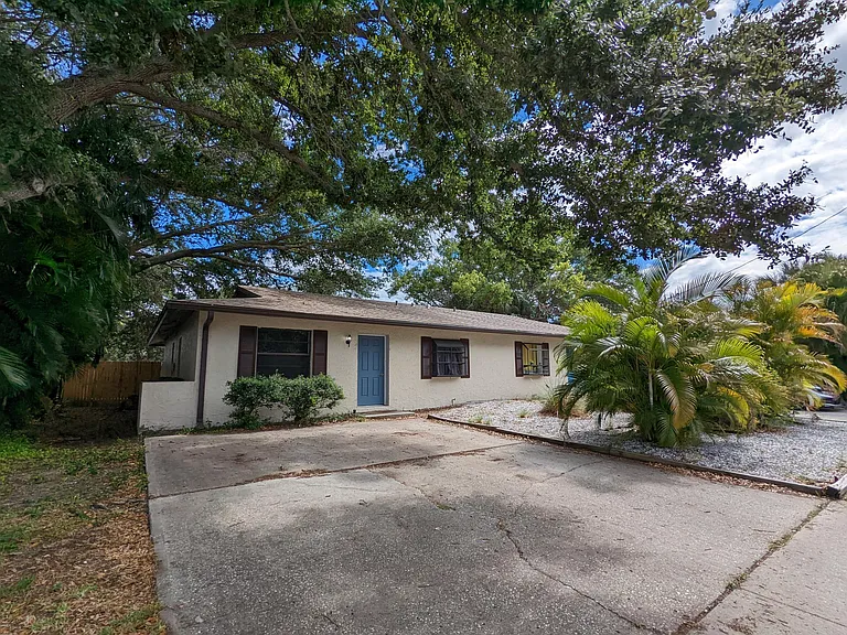 705 Beltrees St — Photo 1