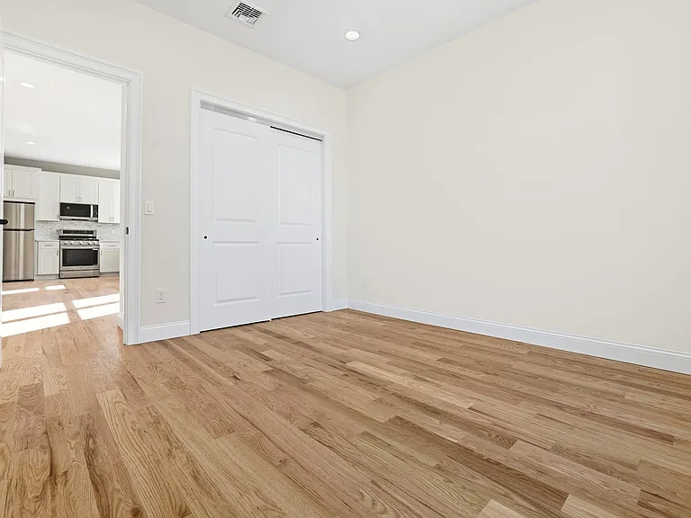 560-562 Warburton Ave #D — Photo 10