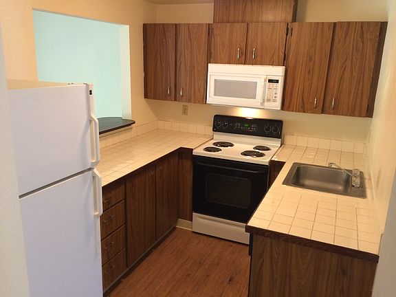 3rd image of 2400 20th Ave NW APT 09B