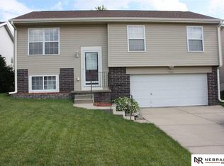 17825 Lillian St, Omaha, NE 68136