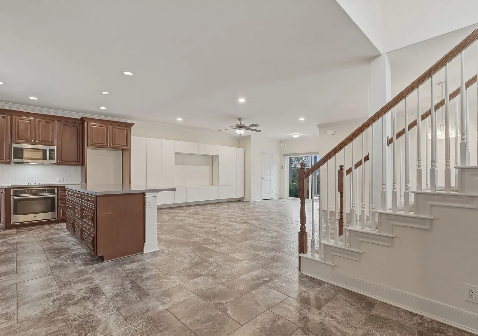 Urban Living in Lavaca Steps to Downtown & Southtown Dining — Photo 4