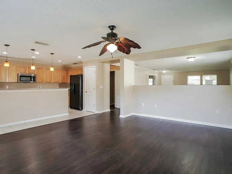 1417 Heather Ct — Photo 4