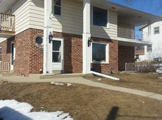 2008 Kensington Dr, Waukesha, WI 53188