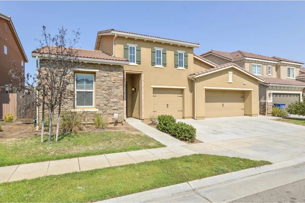 10547 N Whitney Ave photo 1