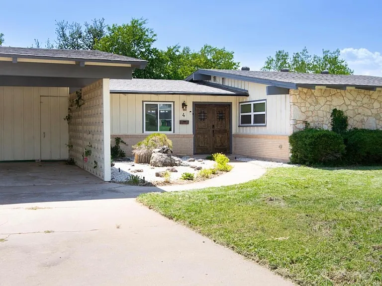 4 Rockcliff Cir — Photo 1