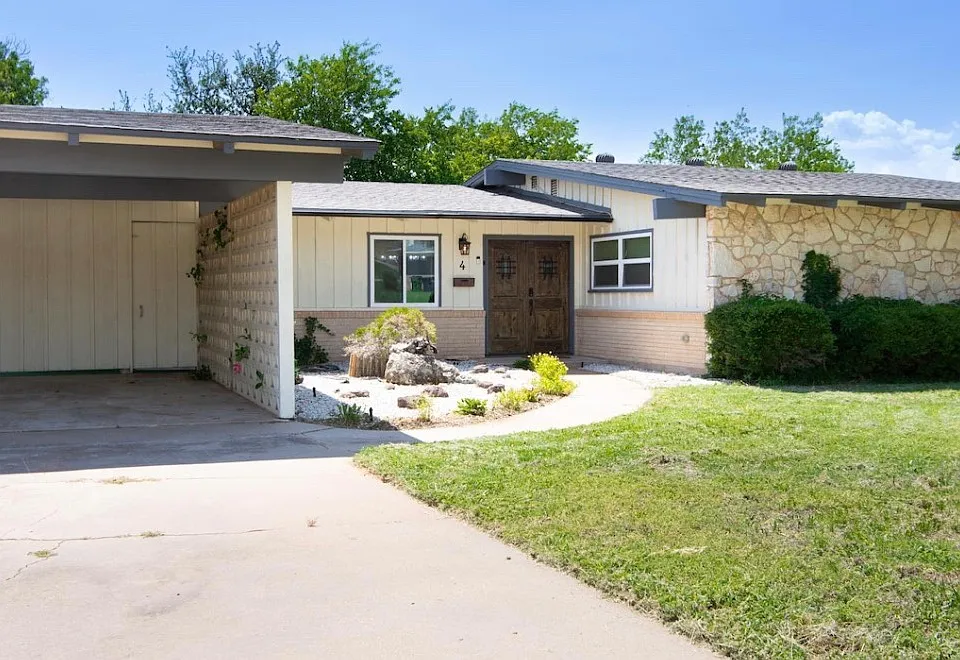 4 Rockcliff Cir