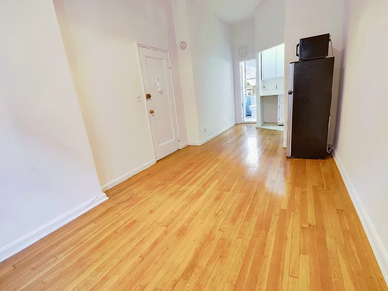 538 E 85th St #1E — Photo 2