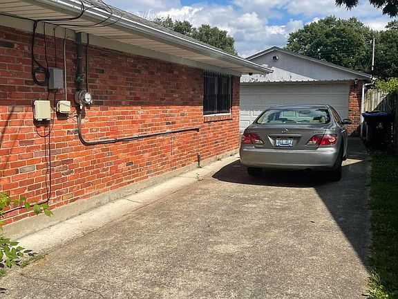 2nd image of 2118 Goldsmith Ln