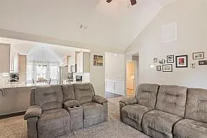 2109 Kinsale Ave — Photo 9