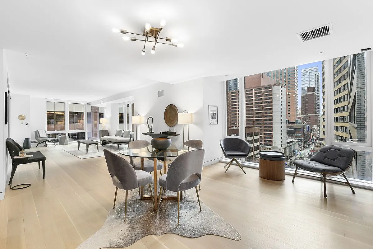 135 W 52nd St APT 8A photo 1