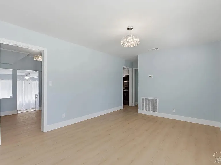 525 Pelham Rd — Photo 4