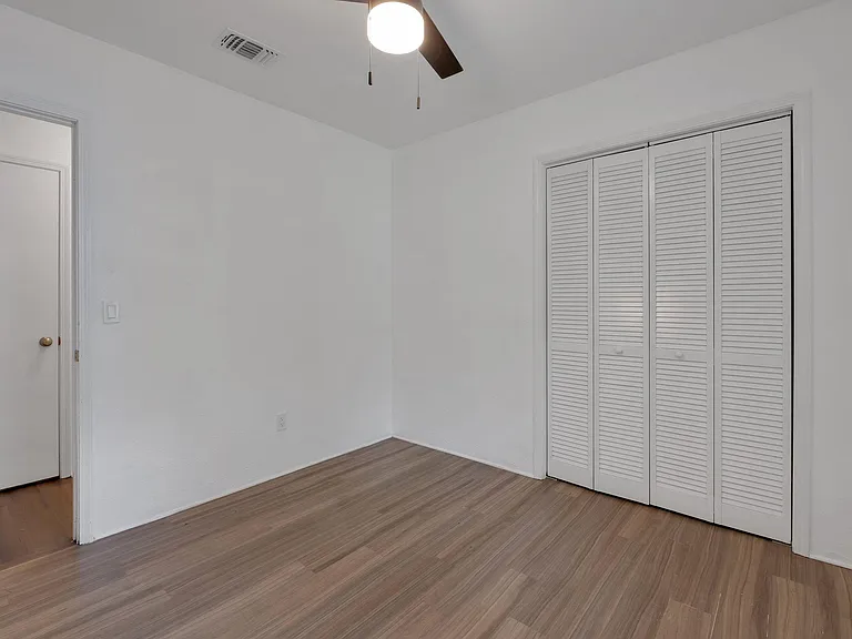 1112 Missionwood Ln — Photo 14