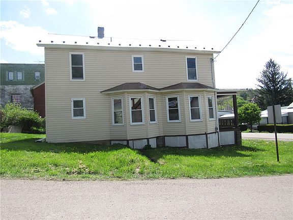 4th image of 122 Market St