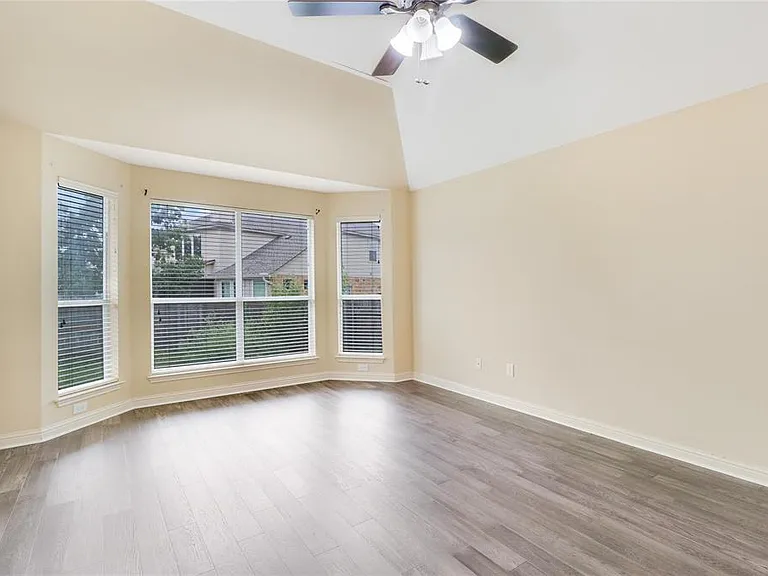 3608 Glastonbury Trl — Photo 12