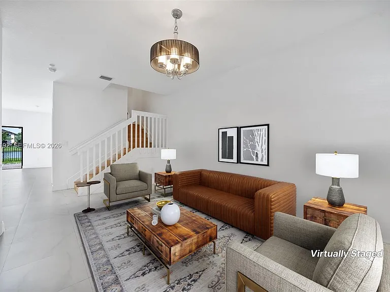 3728 NE 3rd Ct — Photo 3